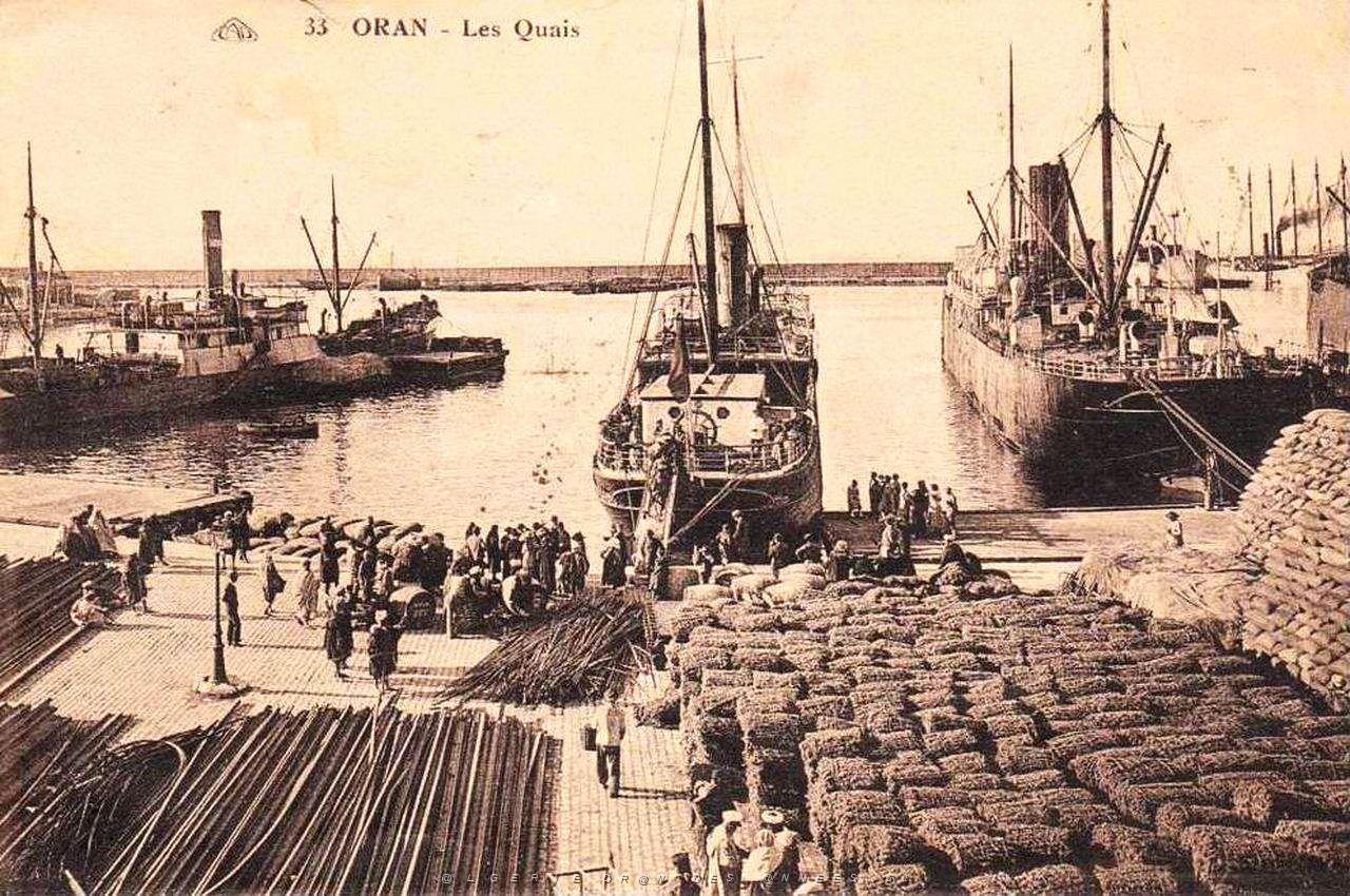 Oran- 128- travail sur les quais.JPG